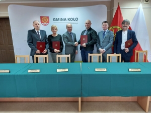 Zdjęcie z podpisania umowy